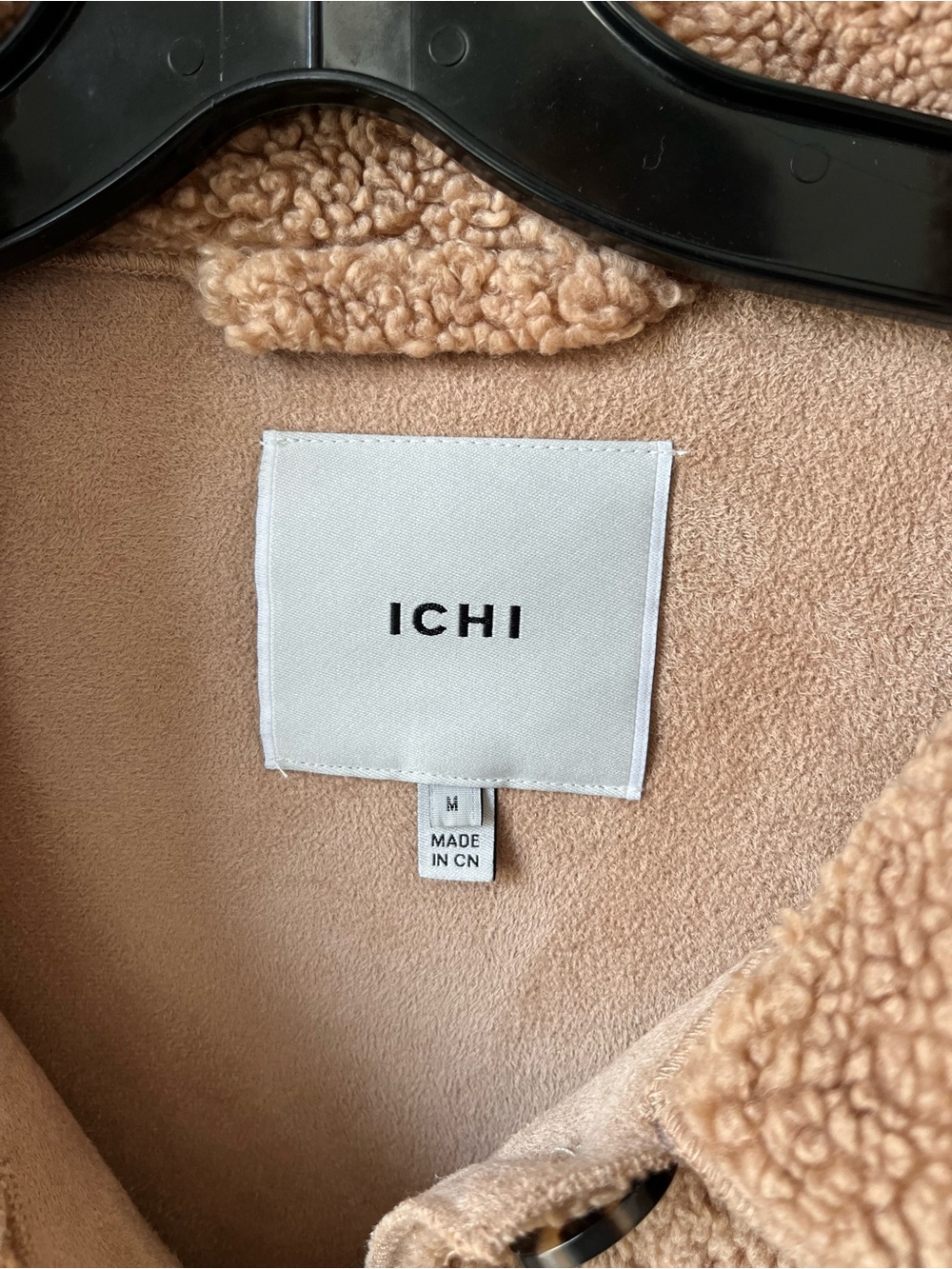 ICHI Women's Tan Faux Shearling Jacket
Size M
Excellent condition - Picture 2 of 16